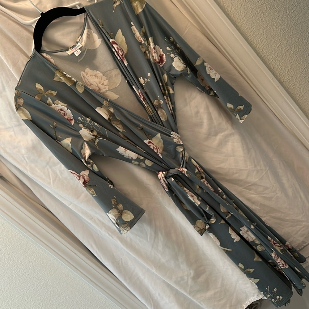 Beautiful lularoe wrap dress